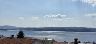 Dramalj - appartamento con vista mare in posizione tranquilla