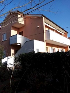 Città di Krk, casa con appartamenti in vendita