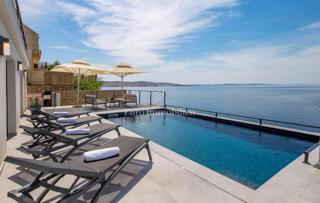 Casa moderna, prima fila al mare vicino a Senj