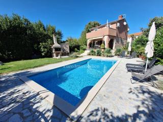 Isola di Krk, Malinska - casa in pietra con piscina