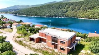 Istria - villa moderna con piscina a 80 m dal mare