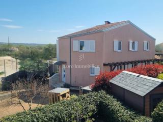 Parenzo zona - casa familiare con 3 camere da letto