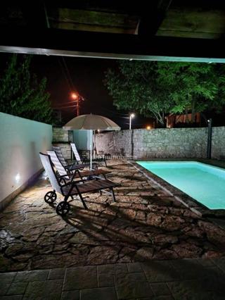 Parenzo - casa in pietra con piscina
