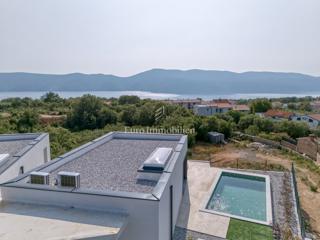 Villa con piscina e vista mare sull'isola di Krk
