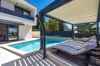 Jadranovo, Casa moderna vicino al mare