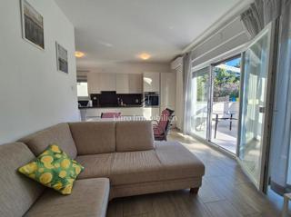 Appartamento bilocale con due terrazze vicino al mare – Novalja