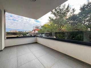 Novalja – Appartamento in una nuova costruzione con piscina 