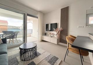 Appartamento con 2 terrazze in seconda fila al mare - l'isola di Pag