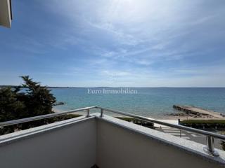 Novalja - appartamento con vista aperta, prima fila sul mare