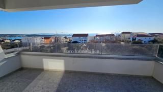 Novalja - nuovo edificio, primo piano, vista mare