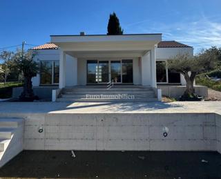 Casa Pianoterra con Piscina in Nuova Costruzione