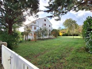 Casa con 3 unità e grande giardino, Malinska