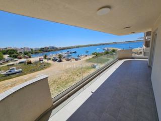 Appartamento in un nuovo edificio, prima fila al mare - Pag