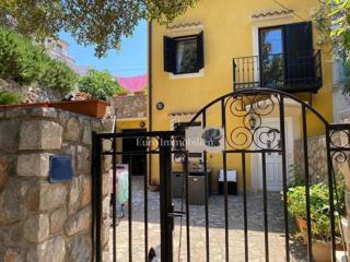 Mali Lošinj - semi-detached house with two apartments