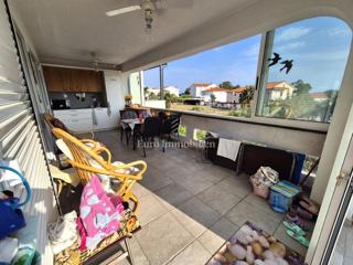 Piano di una casa bifamiliare vicino alla spiaggia