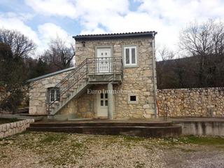 Grižane, casa in pietra con giardino 1200m2