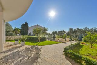 Novalja - piano terra di 3 appartamenti con giardino