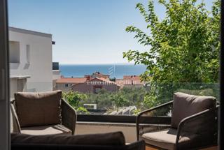 Novalja - appartamento con 2 terrazze, cortile con jacuzzi