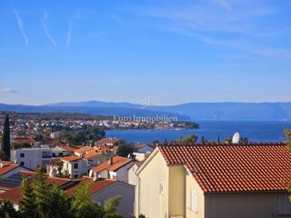 Appartamento spazioso con 4 camere da letto a Malinska