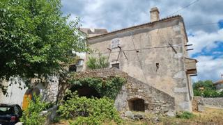 Casa in pietra da ristrutturare con vista mare sull'isola di Krk