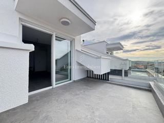 Attico (penthause) con vista mare - l'isola di Pag