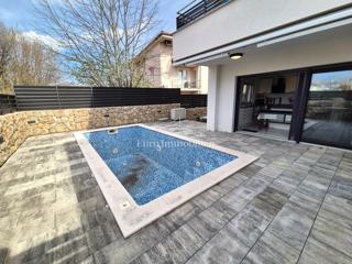 Malinska - casa bifamiliare arredata con piscina