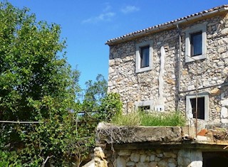 Semi-detached stone house, partially renovated