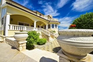 Vodice - villa con piscina e bellissimo giardino
