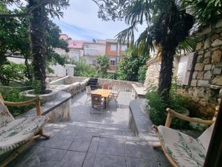 Crikvenica, una casa con cortile nel centro della città!