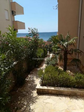 Mandre - appartamento al piano terra, 2a fila al mare