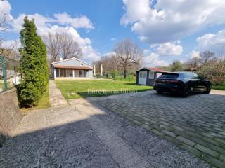 Parenzo - casa con giardino paesaggistico, a 1,5 km dalla spiaggia