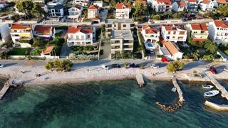 Brodarica - appartamento con vista mare, in prima fila sul mare