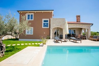 House with pool near Porec