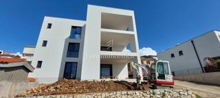 Modern apartment with pool, second row to the sea, Tisno