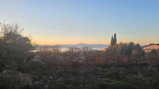 Terreno edificabile con vista mare, vicino a Malinska