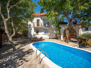 Casa con piscina e vista mare - Krk Isola