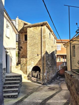 Casa in pietra nel centro storico di Dobrinj