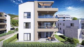 Povile - nuovo edificio, appartamento al primo piano con terrazza