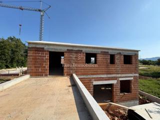 Istria - casa in costruzione con piscina