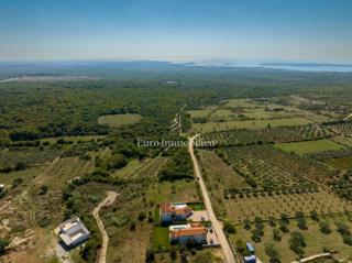 Terreno con vista mare e permesso di costruzione