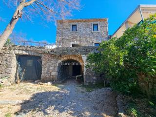 Isola di Krk – casa in pietra da ristrutturare