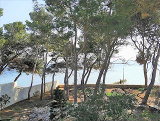 Large building plot first row to the sea, island of Brac