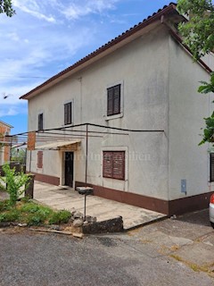 Old stone house for renovation, near Malinska