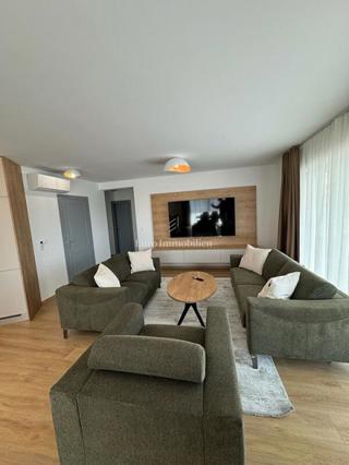 Ampio appartamento di tre stanze in un nuovo edificio a Baška Voda
