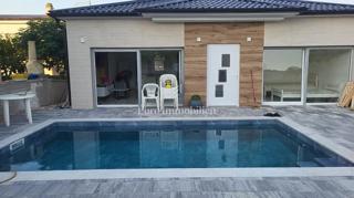 Vir - casa a un piano con cortile e piscina