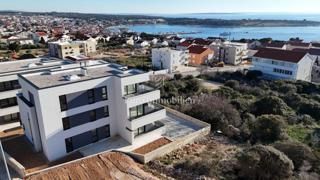 Novalja - nuovo edificio con 6 appartamenti, vicino alla spiaggia