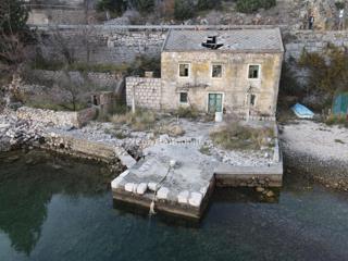 Casa Barić Draga, Karlobag, casa in pietra da ristrutturare, prima fila al mare