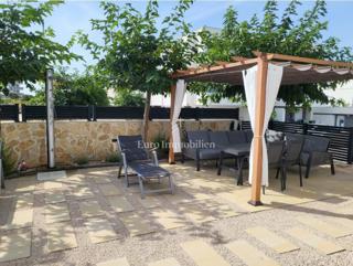 Novalja - appartamento con giardino vicino alla spiaggia