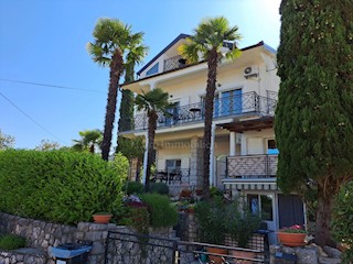 Beautiful house with several residential units and sea view, island of Krk