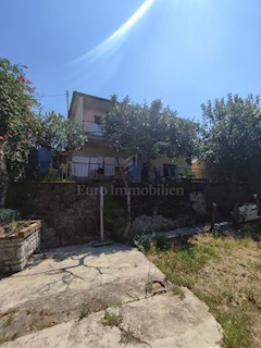 Rijeka, wider center, house with two apartments and garage, quiet location